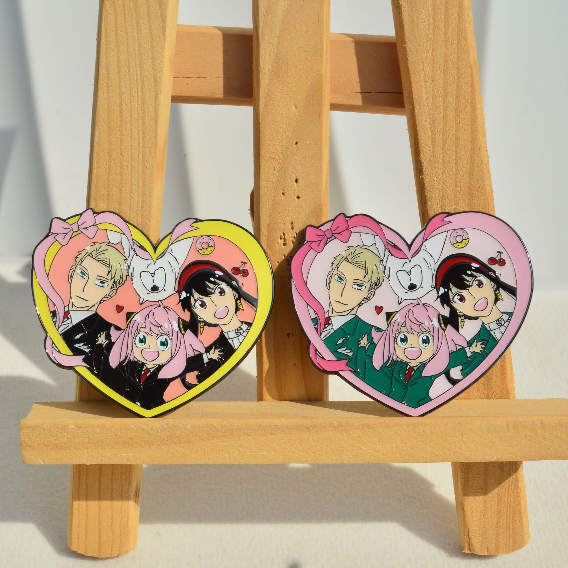 Pins Metálicos de Anya Yor Loi - Anime Cosplay Anya reseña y precio